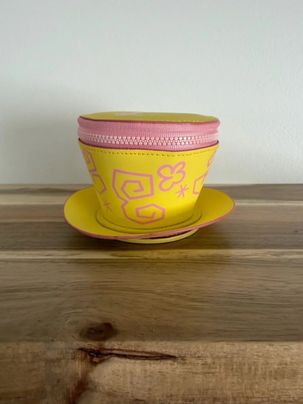 Disney Parks Alice in Wonderland Mad Tea Party Teacup Zip Coin Purse Bag Charm - Picture 3 of 10